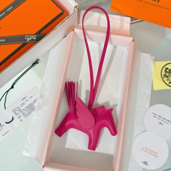 designer,replica,clothing,fake,1:1,lv,luxury,high quality New Hermès Rodeo Pegase bag charm/keychain, hand-stitched in lambskin (IWGW1U).