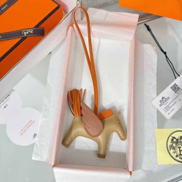 designer,replica,clothing,fake,1:1,lv,luxury,high quality New Hermès Rodeo Pegase bag charm/keychain, hand-stitched in lambskin (OL42IJ)