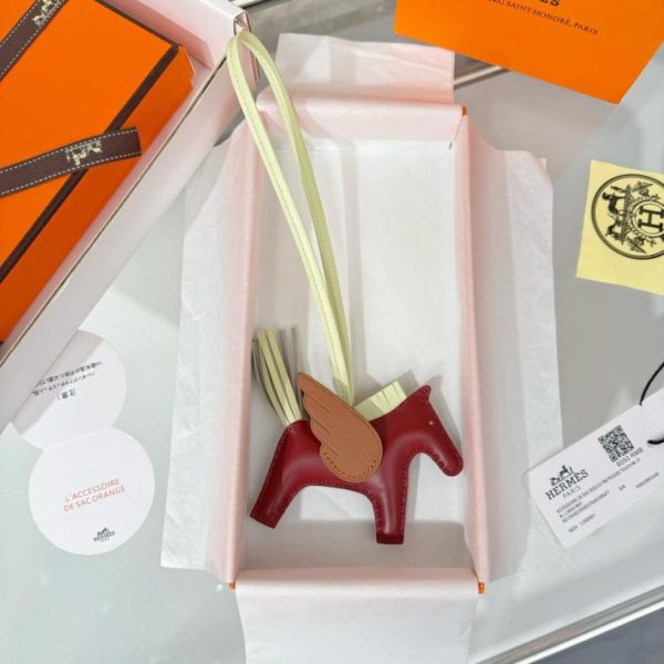 designer,replica,clothing,fake,1:1,lv,luxury,high quality New Hermès Rodeo Pegase bag charm/keychain, hand-stitched in lambskin (RXMBCR).