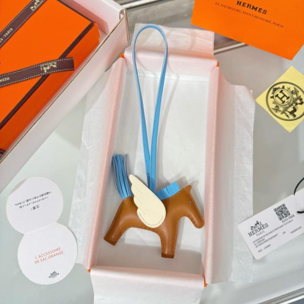 designer,replica,clothing,fake,1:1,lv,luxury,high quality New Hermes Rodeo Pegase bag charm/keychain, hand-stitched in lambskin (U7HB7I)