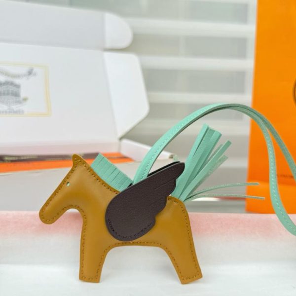 designer,replica,clothing,fake,1:1,lv,luxury,high quality New Hermès Rodeo Pegase bag charm/keychain, hand-stitched in lambskin (QLV9RD).