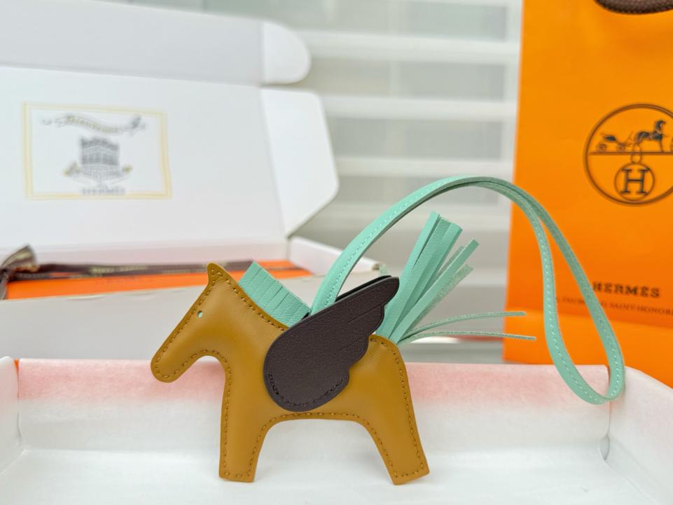 designer,replica,clothing,fake,1:1,lv,luxury,high quality New Hermès Rodeo Pegase bag charm/keychain, hand-stitched in lambskin (QLV9RD). designer,replica,clothing,fake,1:1,lv,luxury,high quality New Hermès Rodeo Pegase bag charm/keychain, hand-stitched in lambskin (QLV9RD).