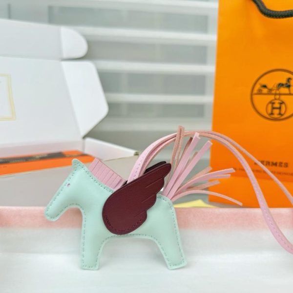 designer,replica,clothing,fake,1:1,lv,luxury,high quality New Hermès Rodeo Pegase bag charm/keychain, hand-stitched in lambskin (XOLTH3).