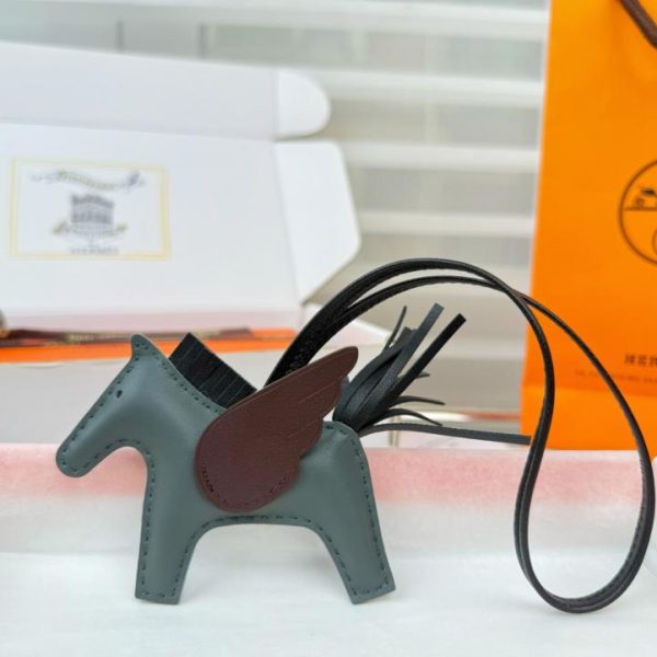 designer,replica,clothing,fake,1:1,lv,luxury,high quality New Hermès Rodeo Pegase bag charm/keychain, hand-stitched in lambskin (XLBMR1).