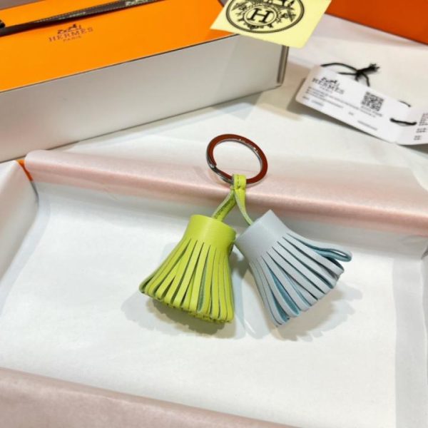 designer,replica,clothing,fake,1:1,lv,luxury,high quality New Arrival: Hermes Carmen uno dos kering tassel grass skirt keychain, handmade from imported lambskin (9HKQOA)