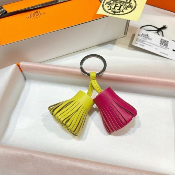 designer,replica,clothing,fake,1:1,lv,luxury,high quality New Arrival: Hermès Carmen uno dos kering tassel grass skirt keychain, handmade from imported lambskin (UIV59K)