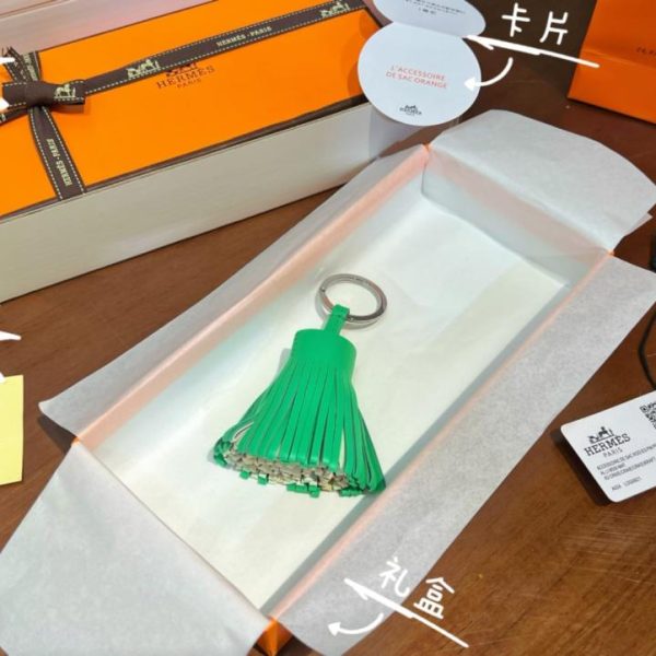 designer,replica,clothing,fake,1:1,lv,luxury,high quality New Arrival: Hermes Carmen uno dos kering single-ball tassel grass skirt keychain, handmade from imported lambskin (B3ZI1I)