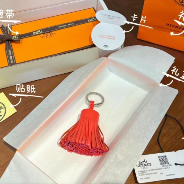 designer,replica,clothing,fake,1:1,lv,luxury,high quality New Arrival: Hermès Carmen uno dos kering single-ball tassel grass skirt keychain, handmade from imported lambskin (J465FR)
