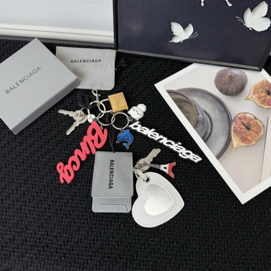 designer,replica,clothing,fake,1:1,lv,luxury,high quality New Arrival: Balenciaga Rodeo Heart-Shaped Mirror Keychain/Pendant (657ZNH) – Mirror surface with protective film, comes with a small box. designer,replica,clothing,fake,1:1,lv,luxury,high quality New Arrival: Balenciaga Rodeo Heart-Shaped Mirror Keychain/Pendant (657ZNH) – Mirror surface with protective film, comes with a small box.
