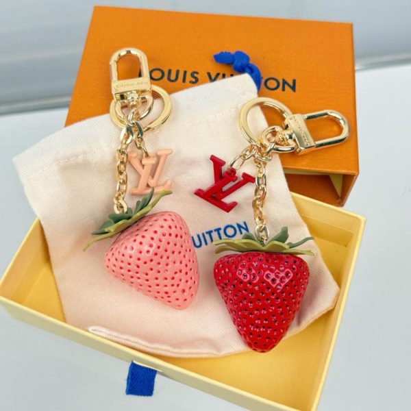 designer,replica,clothing,fake,1:1,lv,luxury,high quality LV Strawberry Keychain – A fun fruit-themed item from the LV Fruits Spring/Summer collection (275 BRB)