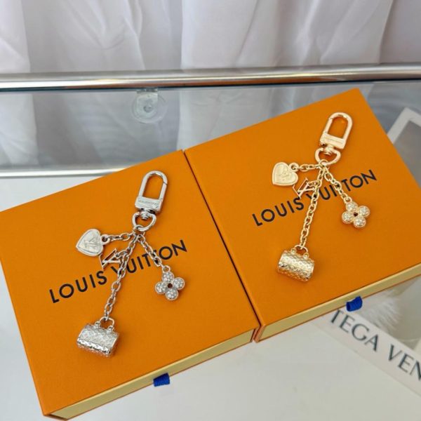 designer,replica,clothing,fake,1:1,lv,luxury,high quality LV Short Chain Bag Charm (Z8UNIH)
