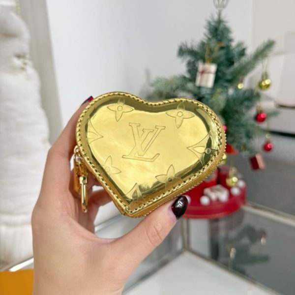 designer,replica,clothing,fake,1:1,lv,luxury,high quality New heart-shaped coin purse, Louis Vuitton LOUIS BEAR heart-shaped coin purse (8INECB)