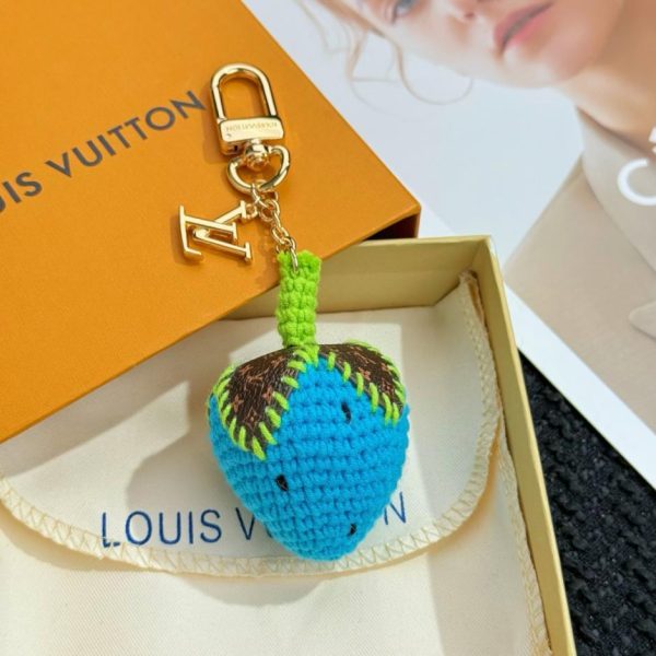 designer,replica,clothing,fake,1:1,lv,luxury,high quality New Arrival M02583 LOUIS Vuitton BERRYLICIOUS CROCHET Bag Charm with Woven Strawberry Pendant (ENT4BC)