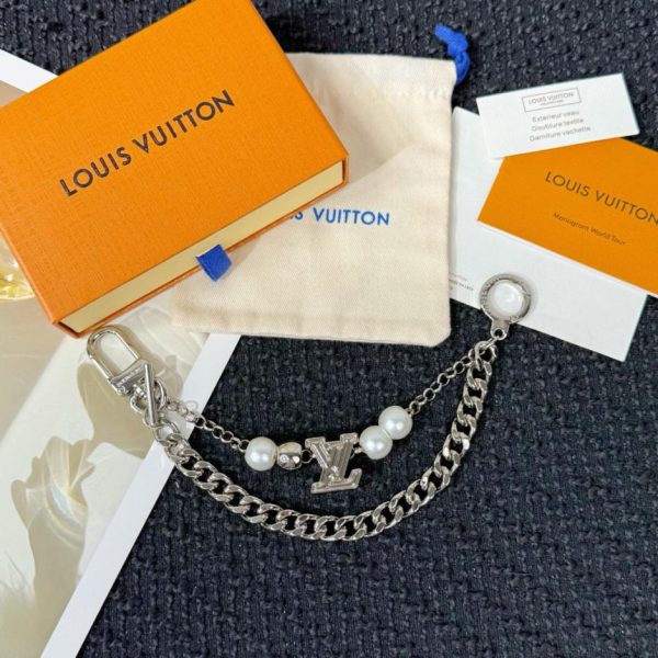designer,replica,clothing,fake,1:1,lv,luxury,high quality New LV logo large pearl chunky chain bag charm (MSKCIK)