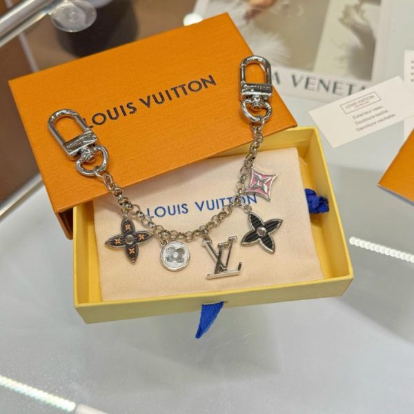 designer,replica,clothing,fake,1:1,lv,luxury,high quality LV bag charm chain keychain M01188 Spring Street Chain bag accessory (OXXR0K)