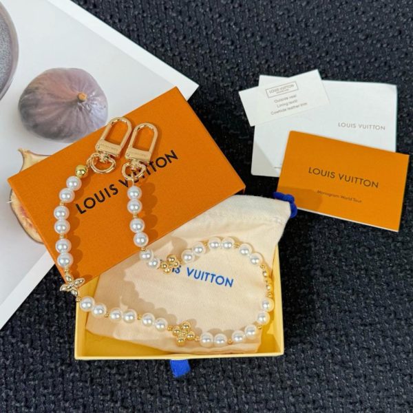 designer,replica,clothing,fake,1:1,lv,luxury,high quality LV pearl bag charm chain: white pearls with gold star and flower embellishments (Y2TF5Z)