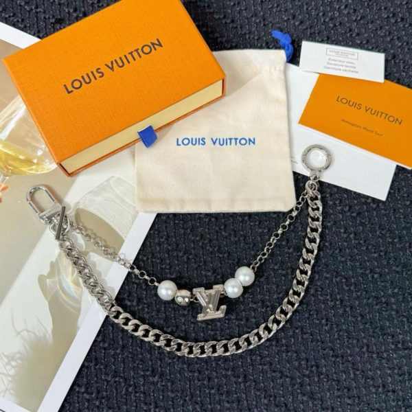 designer,replica,clothing,fake,1:1,lv,luxury,high quality New LV logo large pearl chunky chain bag charm (2XIKHL)