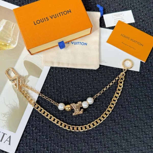 designer,replica,clothing,fake,1:1,lv,luxury,high quality New LV logo large pearl chunky chain bag charm (CGNEFZ)