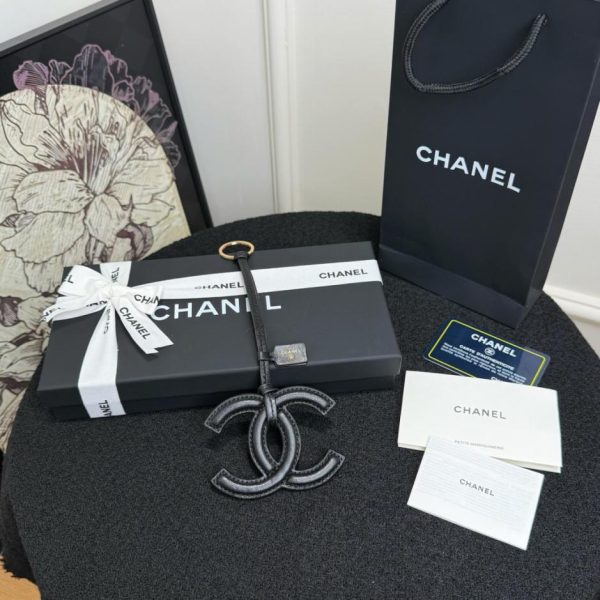 designer,replica,clothing,fake,1:1,lv,luxury,high quality New Chanel Spring Summer Mini Bag Charm in lambskin leather, classic double C design (UKS20V).