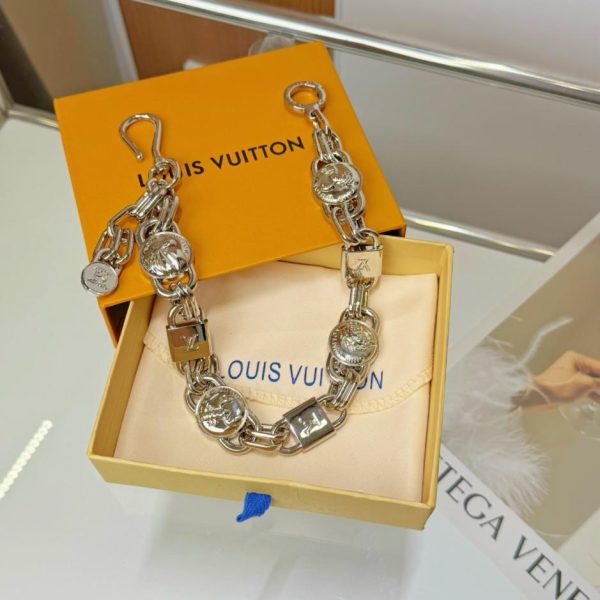 designer,replica,clothing,fake,1:1,lv,luxury,high quality Louis Vuitton chain bag charm (D0N3D1)