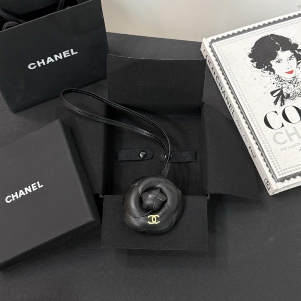 designer,replica,clothing,fake,1:1,lv,luxury,high quality New Chanel Camellia Bag Charm in Soft and Tough Lambskin (7X7BQX)
