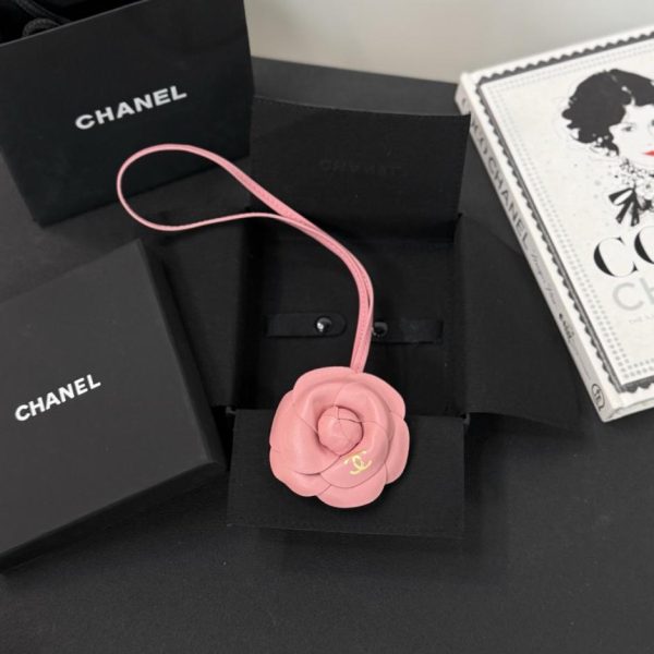 designer,replica,clothing,fake,1:1,lv,luxury,high quality New Chanel Camellia Bag Charm in Soft and Tough Lambskin (W0HYJ7)