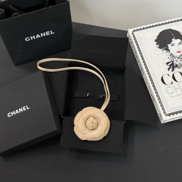 designer,replica,clothing,fake,1:1,lv,luxury,high quality New Chanel Camellia Bag Charm in Soft and Tough Lambskin (WW8F1E)