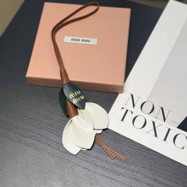 designer,replica,clothing,fake,1:1,lv,luxury,high quality New MiuMiu Genuine Leather Tulip Handmade Bag Charm Keychain (LOX7XI)