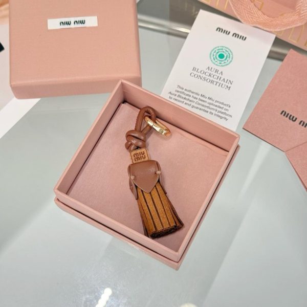 designer,replica,clothing,fake,1:1,lv,luxury,high quality New MIUMIU Medium Tassel Shoe Accessories (CBXC5R)