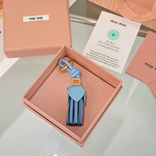 designer,replica,clothing,fake,1:1,lv,luxury,high quality New MIUMIU Medium Tassel Shoe Accessories (OS6A9H)