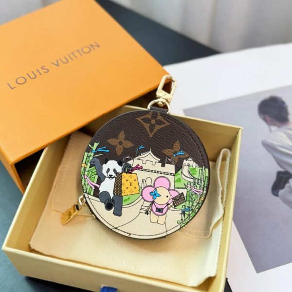 designer,replica,clothing,fake,1:1,lv,luxury,high quality New Arrival: Vivienne Funfair Xmas Round Coin Purse (Lustre Vivienne) with Bag and Keychain (D2GGCO)