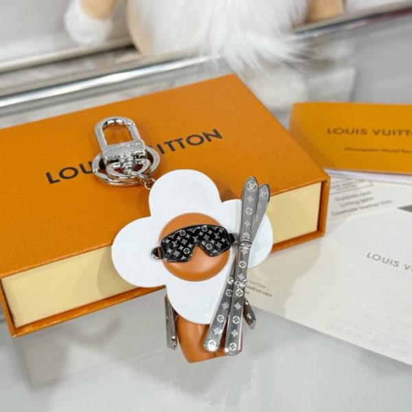 designer,replica,clothing,fake,1:1,lv,luxury,high quality New Arrival M1990 Skiing Double Board Doll Sunflower Plush Keychain Louis Vuitton Vivian Keychain (IYA6V3)