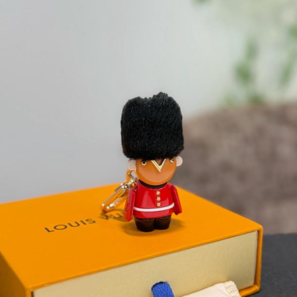 designer,replica,clothing,fake,1:1,lv,luxury,high quality New M1990 Sunflower Knight Figurine Keychain Louis Vuitton Vivian Keychain (2Z45HA)