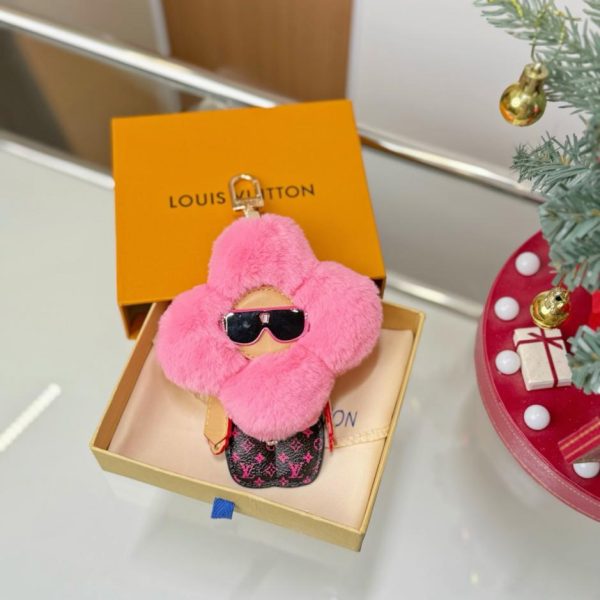 designer,replica,clothing,fake,1:1,lv,luxury,high quality Louis Vuitton Red VIVIENNE Sunflower Mink Keychain (O4DXJB)