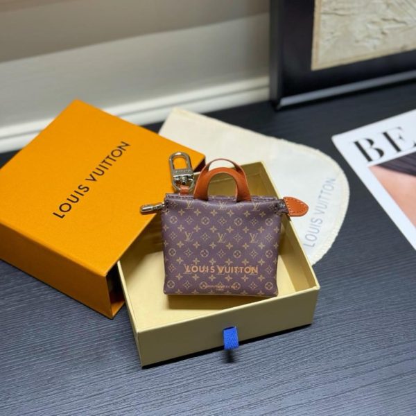 designer,replica,clothing,fake,1:1,lv,luxury,high quality Mini shopping bag charm M02699 Louis Vuitton MINI SHOPPER bag charm (33SSEI)