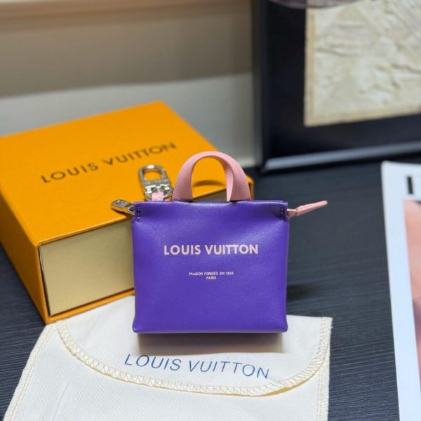 designer,replica,clothing,fake,1:1,lv,luxury,high quality Mini shopping bag charm M02699 Louis Vuitton MINI SHOPPER bag charm (683YU5)