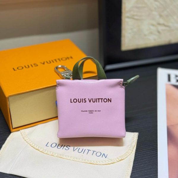 designer,replica,clothing,fake,1:1,lv,luxury,high quality Mini shopping bag charm M02699 Louis Vuitton MINI SHOPPER bag charm (74UCCX)