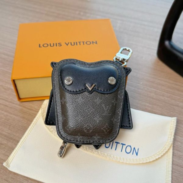 designer,replica,clothing,fake,1:1,lv,luxury,high quality New arrival: Louis Vuitton owl headphone bag keychain charm (1OZVN7)