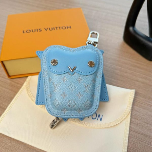 designer,replica,clothing,fake,1:1,lv,luxury,high quality New arrival: Louis Vuitton owl headphone bag keychain charm (F815ON)