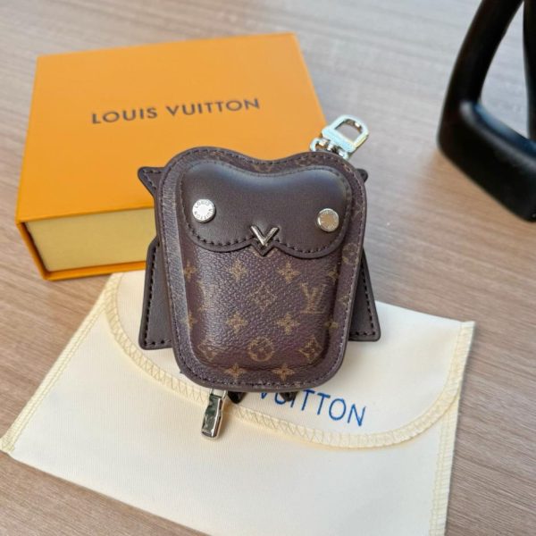 designer,replica,clothing,fake,1:1,lv,luxury,high quality New arrival: Louis Vuitton owl headphone bag keychain charm (I81M4G)