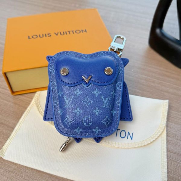 designer,replica,clothing,fake,1:1,lv,luxury,high quality New arrival: Louis Vuitton owl headphone bag keychain charm (RNCOKD)