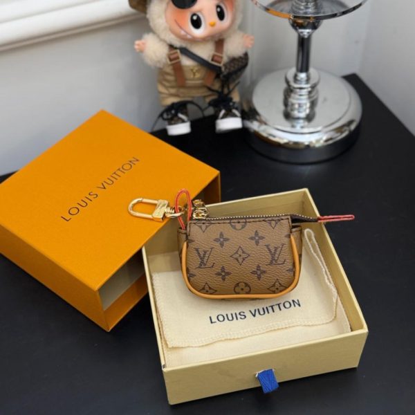 designer,replica,clothing,fake,1:1,lv,luxury,high quality New Arrival M02460 Louis Vuitton xTM MICRO POCHETTE Mini Clutch Bag Charm (H5M66M)