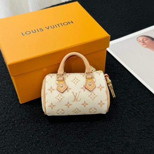 designer,replica,clothing,fake,1:1,lv,luxury,high quality New MINI KEEPALL bag charm and keychain, Louis Vuitton mini pillow bag charm (G3HTKQ)