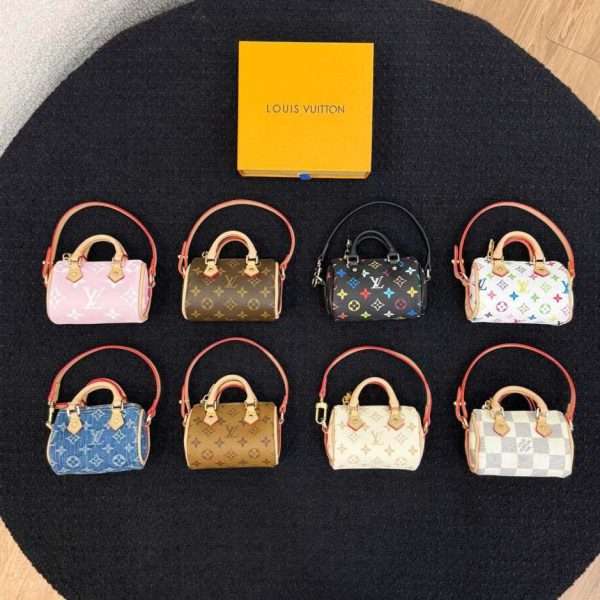 designer,replica,clothing,fake,1:1,lv,luxury,high quality New LV handbag with pillow charm, Speedmonogram accessory, M01882(Y9XBGQ)