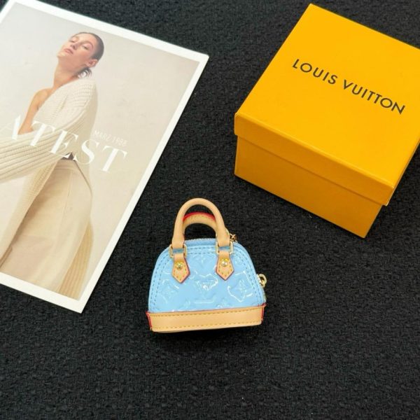 designer,replica,clothing,fake,1:1,lv,luxury,high quality New arrival M01705 Louis Vuitton Mini Shell Bag Keychain Charm MICRO ALMA VERNIS Keychain (513QQ5)