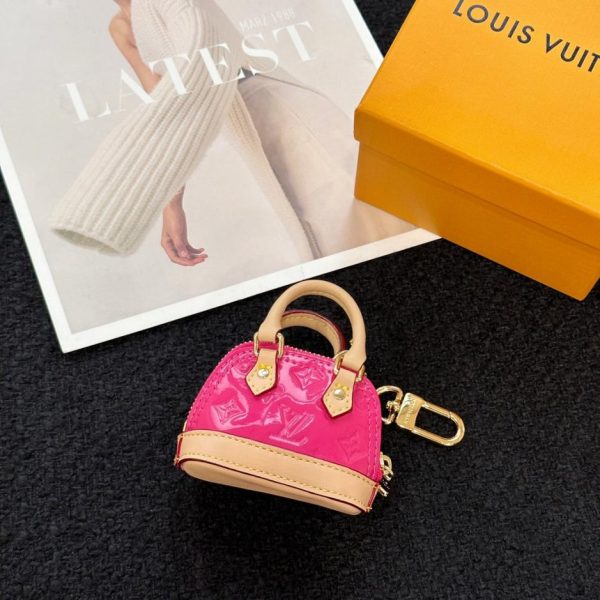 designer,replica,clothing,fake,1:1,lv,luxury,high quality New product M01706 Louis Vuitton Mini Shell Bag Keychain Charm MICRO ALMA VERNIS Keychain (B78738)