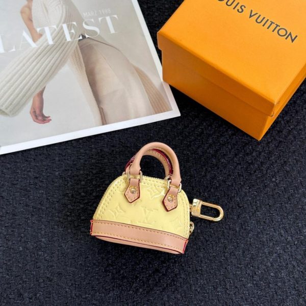 designer,replica,clothing,fake,1:1,lv,luxury,high quality New product M01707 Louis Vuitton Mini Shell Bag Keychain Charm MICRO ALMA VERNIS Keychain (DMFBYX)
