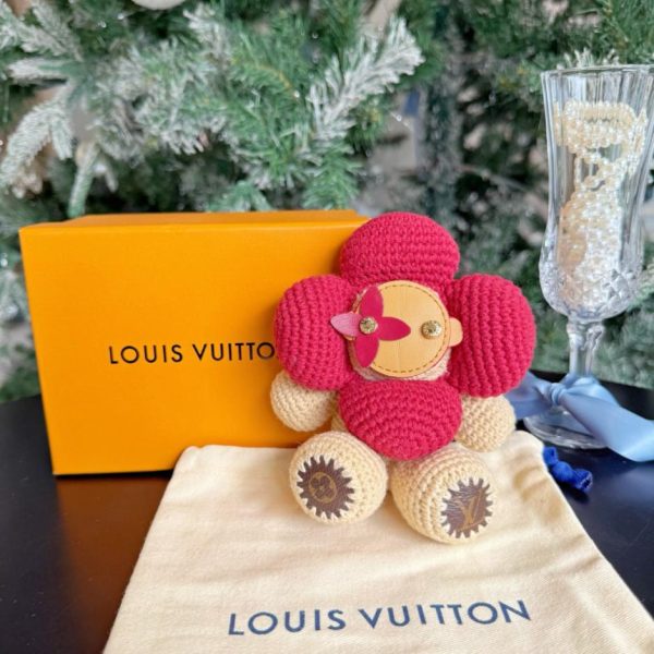 designer,replica,clothing,fake,1:1,lv,luxury,high quality M02582 Vivienne Yarn Doll, Sunflower Doll, Knitted Figurine, Keychain Charm (RFS8ER)