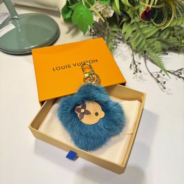 designer,replica,clothing,fake,1:1,lv,luxury,high quality LOUIS VUITTON Mink Pom-Pom New Style VIVIENNE FUR Sunflower Plush Pom-Pom Keychain Bag Charm (99ML6Z)