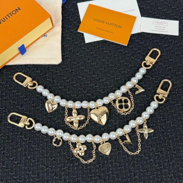 designer,replica,clothing,fake,1:1,lv,luxury,high quality New LOUIS VUITTON Pearl Heart Long Bag Chain (HB241T)